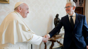 El Papa Francisco recibe en el Vaticano a Tim Cook, líder de Apple – ACI Prensa