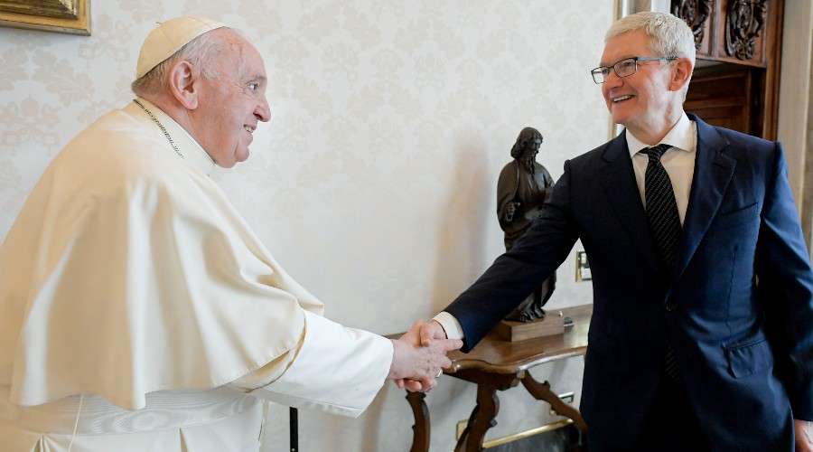 El Papa Francisco recibe en el Vaticano a Tim Cook, líder de Apple – ACI Prensa