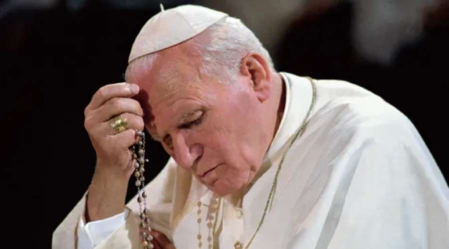 Un día como hoy hace 20 años San Juan Pablo II publicó esta bella carta sobre el Rosario – ACI Prensa