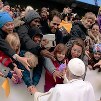 La felicidad caracteriza a los santos, Papa Francisco. – Catholic.net