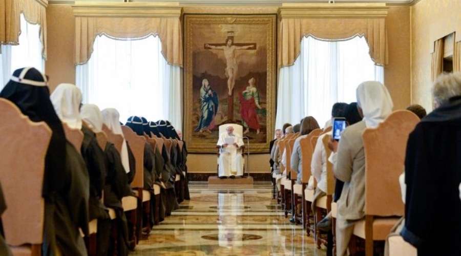 El Papa recuerda la intensa vida de oración de San Juan Pablo II: "La primera tarea es rezar" – ACI Prensa