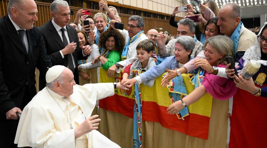 Papa Francisco: Iglesia y Estado tienen la responsabilidad de escuchar a las familias – ACI Prensa
