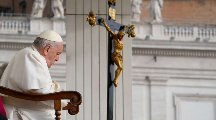 El Papa advierte a sacerdotes sobre pornografía digital: “El diablo entra por ahí” – ACI Prensa