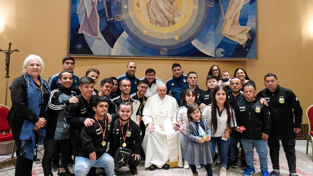 El Papa Francisco destaca la valentía de futbolistas argentinos de talla baja – ACI Prensa