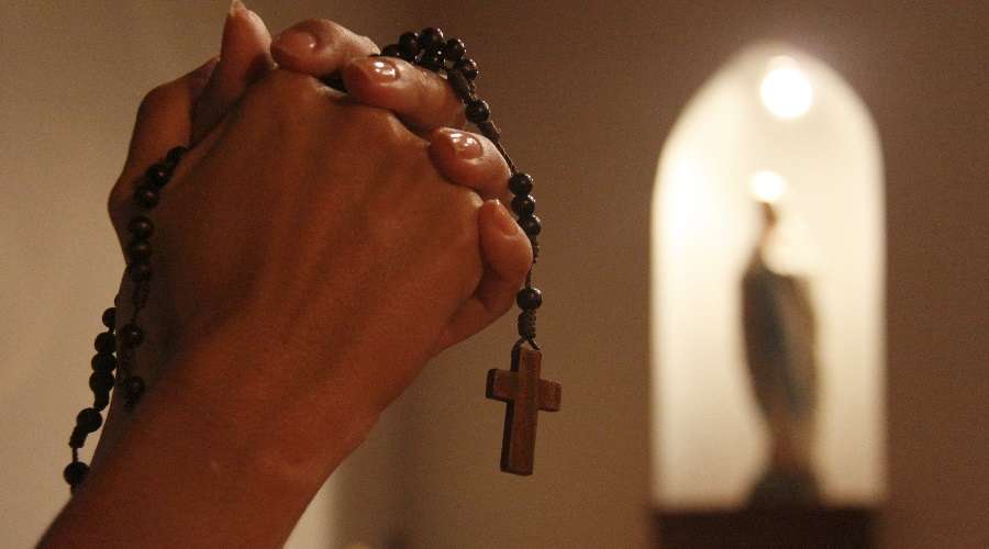 Mujeres de todo el mundo se unen para rezarle a la Virgen – ACI Prensa