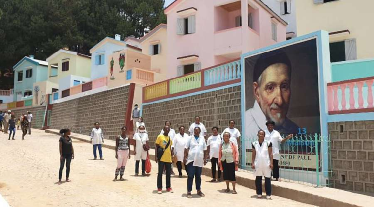 Familia Vicentina impulsa la "Campaña 13 Casas" a favor de las personas sin hogar – ACI Prensa