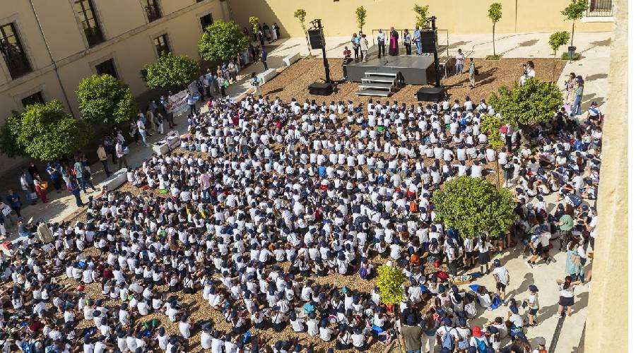 Más de mil escolares se reúnen a rezar el Rosario en Catedral española – ACI Prensa