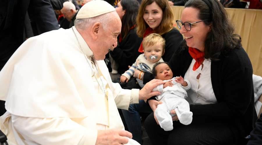 Papa Francisco lamenta las madres que pierden la vida en el parto por falta de recursos – ACI Prensa