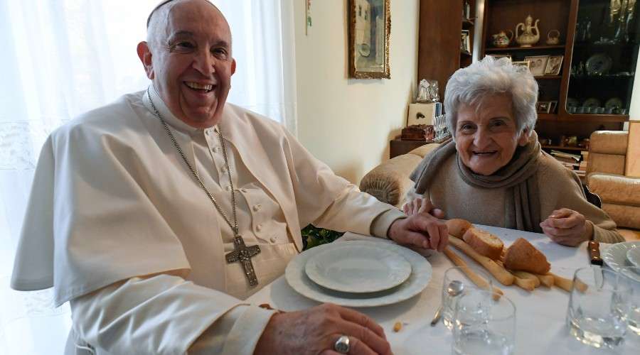 El Papa Francisco se reúne con su familia italiana después de 3 años – ACI Prensa