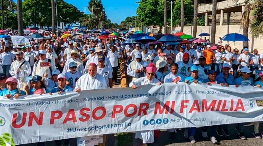 Miles de personas salen a las calles de República Dominicana para defender la familia – ACI Prensa