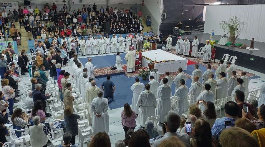 Estuvo en coma 50 días por el covid y lo acaban de ordenar sacerdote en Argentina – ACI Prensa
