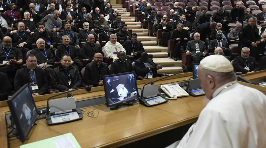 Papa Francisco advierte a religiosos el peligro del abuso de autoridad – ACI Prensa