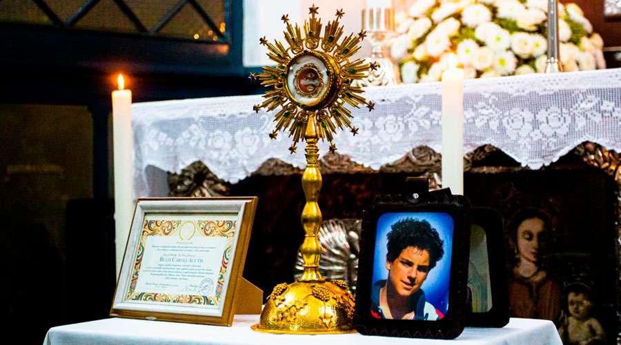 Reliquias del Beato Carlo Acutis peregrinan para pedir por jóvenes con depresión – ACI Prensa