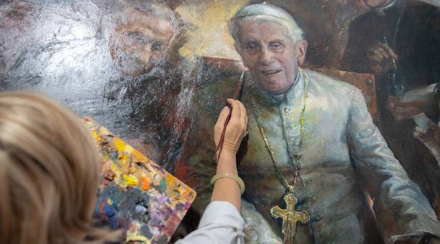 Presentan en Roma nuevo retrato de Benedicto XVI y su Familia Pontificia – ACI Prensa