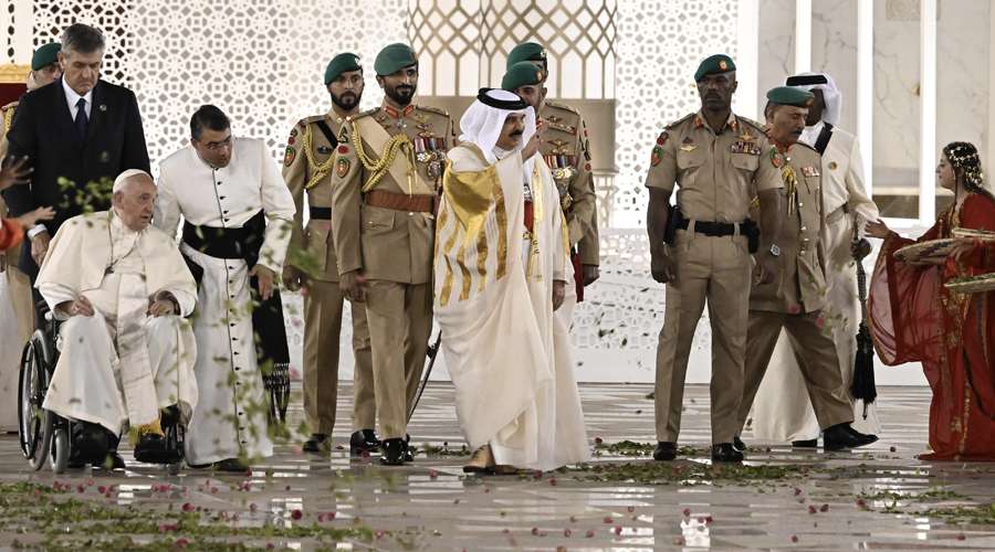 El Papa Francisco llega a Bahrein, en el golfo pérsico – ACI Prensa