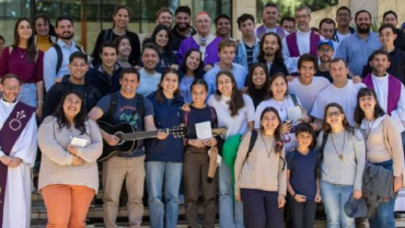 En el Día de los Difuntos, los jóvenes de Uruguay misionaron en cementerios – ACI Prensa