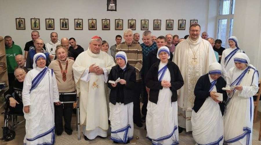 Cardenal enviado papal festeja la Navidad con católicos en Ucrania – ACI Prensa