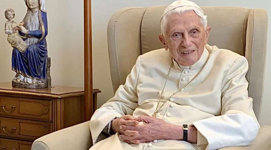 Sacerdotes recomiendan leer estos libros de Benedicto XVI – ACI Prensa