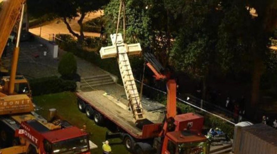 Trasladan cruz de parque de Ribalta acusándola de símbolo … – ACI Prensa