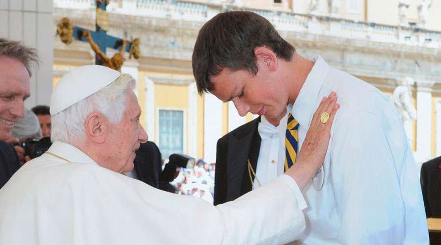 ¿Milagro de Benedicto XVI? Joven venció al cáncer tras verlo y … – ACI Prensa