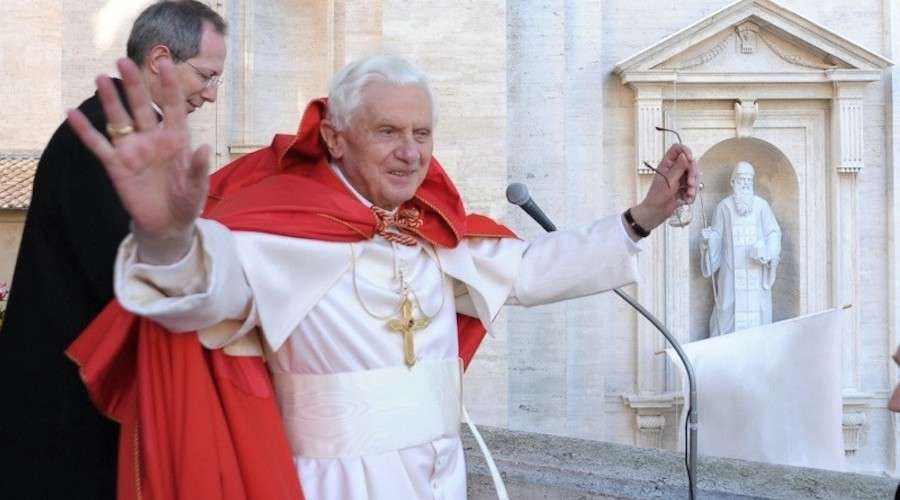 Benedicto XVI: Escultor del Vaticano asegura que va a ser santo – ACI Prensa