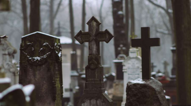 Arrestan a musulmán por profanar cementerio católico en India – ACI Prensa
