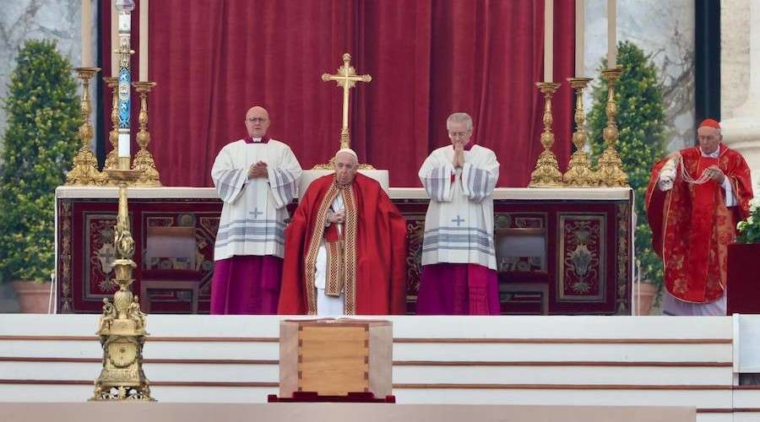 El Papa Francisco despide a Benedicto XVI con gratitud y esperanza – ACI Prensa