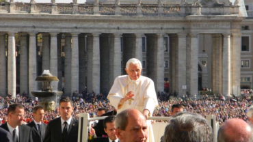 Mons. Gänswein niega que Benedicto XVI fuera el Rottweiler de Dios – ACI Prensa
