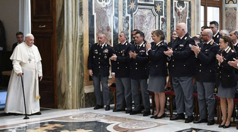 Papa Francisco pide a policías perseverar en los ideales que … – ACI Prensa