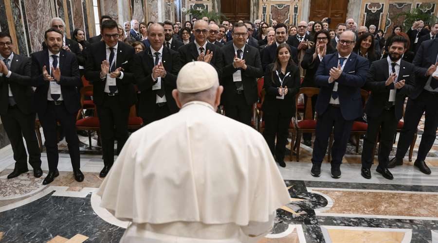 Papa Francisco rinde homenaje al personal sanitario – ACI Prensa