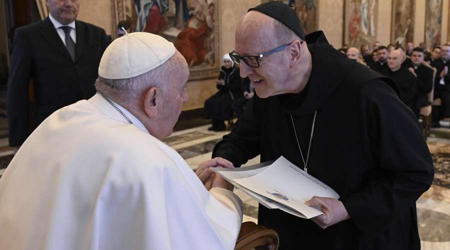 El Papa pide guardar silencio en las iglesias antes y después de la … – ACI Prensa