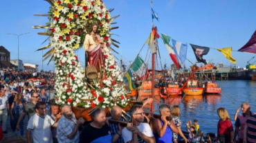 Celebran a San Salvador con una procesión en el mar en Argentina – ACI Prensa