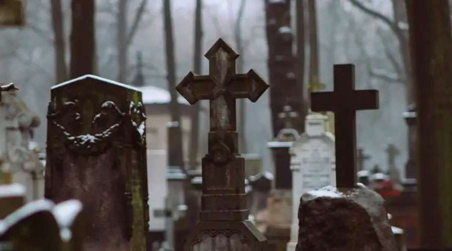 Iglesia rechaza profanación de tumba en cementerio católico de … – ACI Prensa