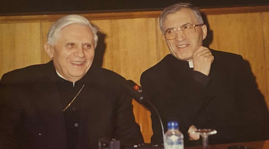 Universidad concede su medalla de oro a Benedicto XVI y al … – ACI Prensa