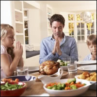 ¿Por qué y cómo hacer la bendición antes de tomar los alimentos? – Catholic.net