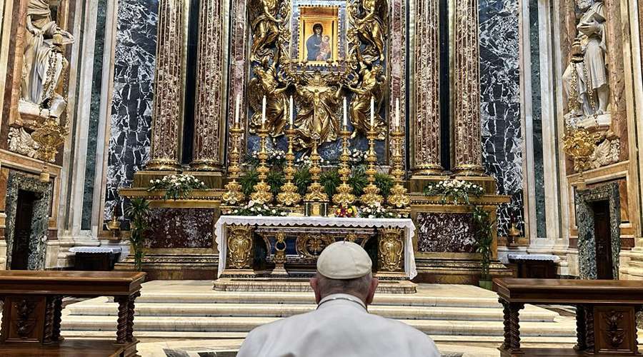 Papa Francisco encomienda a Virgen Salus populi Romani su … – ACI Prensa
