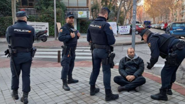 Detienen a un voluntario provida a las puertas de un negocio de … – ACI Prensa