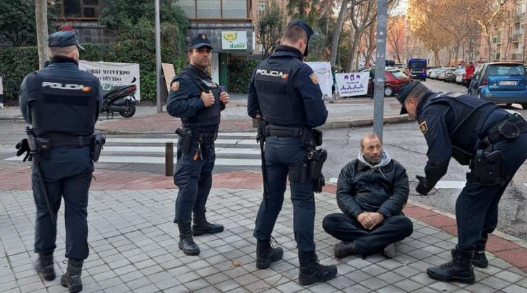 Detienen a un voluntario provida a las puertas de un negocio de … – ACI Prensa
