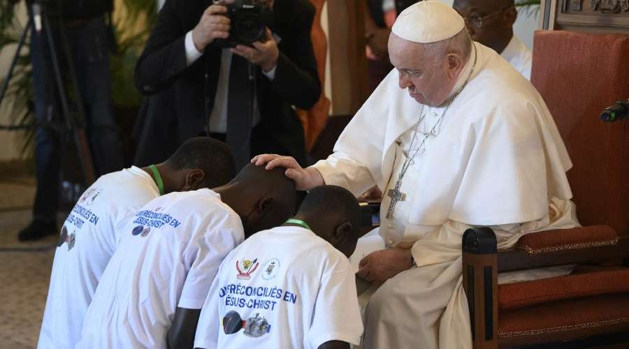 Víctimas de violencia al Papa: La Iglesia es el refugio que cura … – ACI Prensa