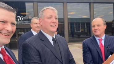 Justicia absuelve a líder provida que sufrió violento arresto en su casa – ACI Prensa