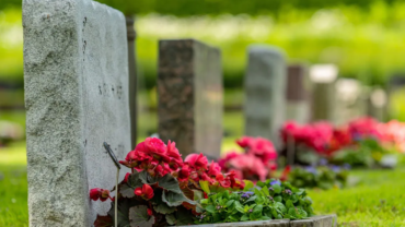 Anuncian acto de desagravio tras profanación de tumbas de un cementerio en España