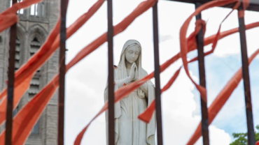 Obispo canadiense exige pruebas ante acusaciones sobre niños indígenas desaparecidos