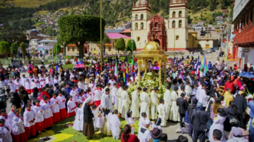 Coro de niños acólitos en Perú estrena histórico canto eucarístico en quechua