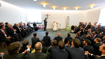 El Papa abordó el tema de la homosexualidad en su encuentro con los jesuitas en Portugal