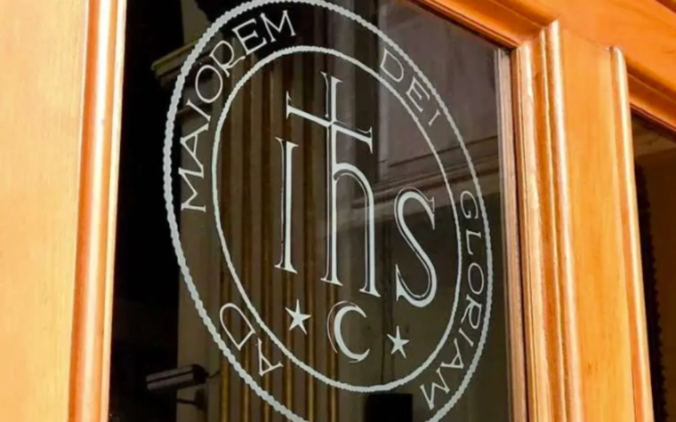 Una comunidad de jesuitas en España salva la vida tras una explosión en su domicilio