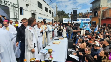 Curas Villeros celebraron Misa en apoyo al Papa ante “ultrajes” de Milei