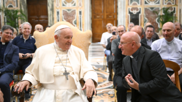 El Papa instó a estudiar la Biblia para entender los desafíos actuales de la Iglesia