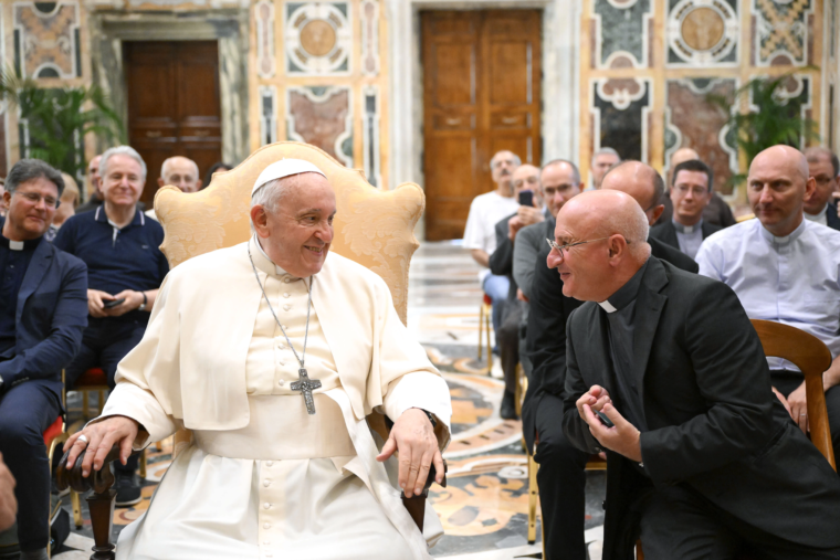 El Papa instó a estudiar la Biblia para entender los desafíos actuales de la Iglesia