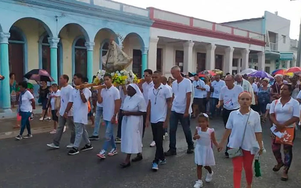 Cubanos celebraron en las calles a la Virgen de la Caridad del Cobre