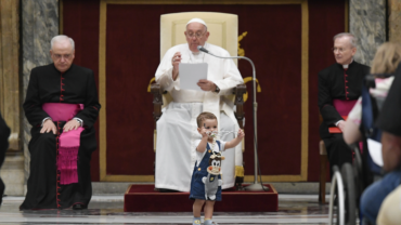 El Papa Francisco insta a no pasar de ser "testigos cristianos" a "acusadores cristianos"